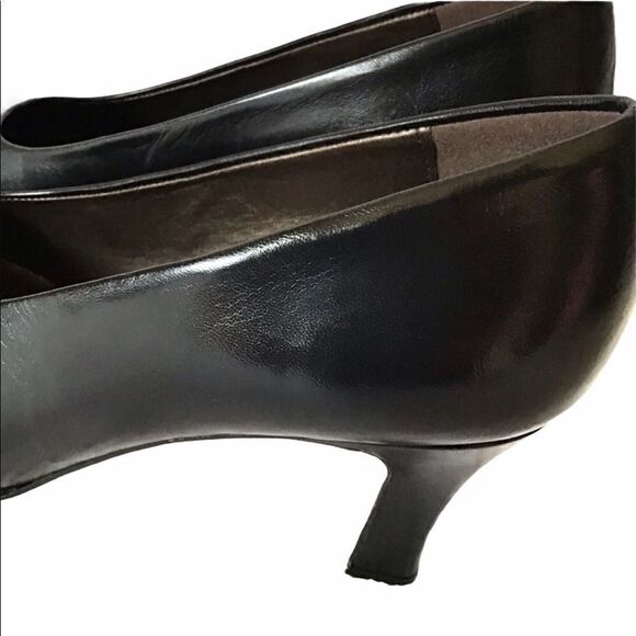 Etienne Aigner Leather Cap Toe Pumps - Picture 8 of 8
